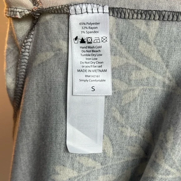 LuLaRoe Rose Oversized Floral Shirt Comfy - Picture 6 of 7